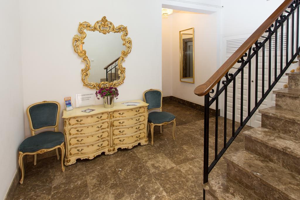 Apartamentos Sofia Es Cana Exteriér fotografie