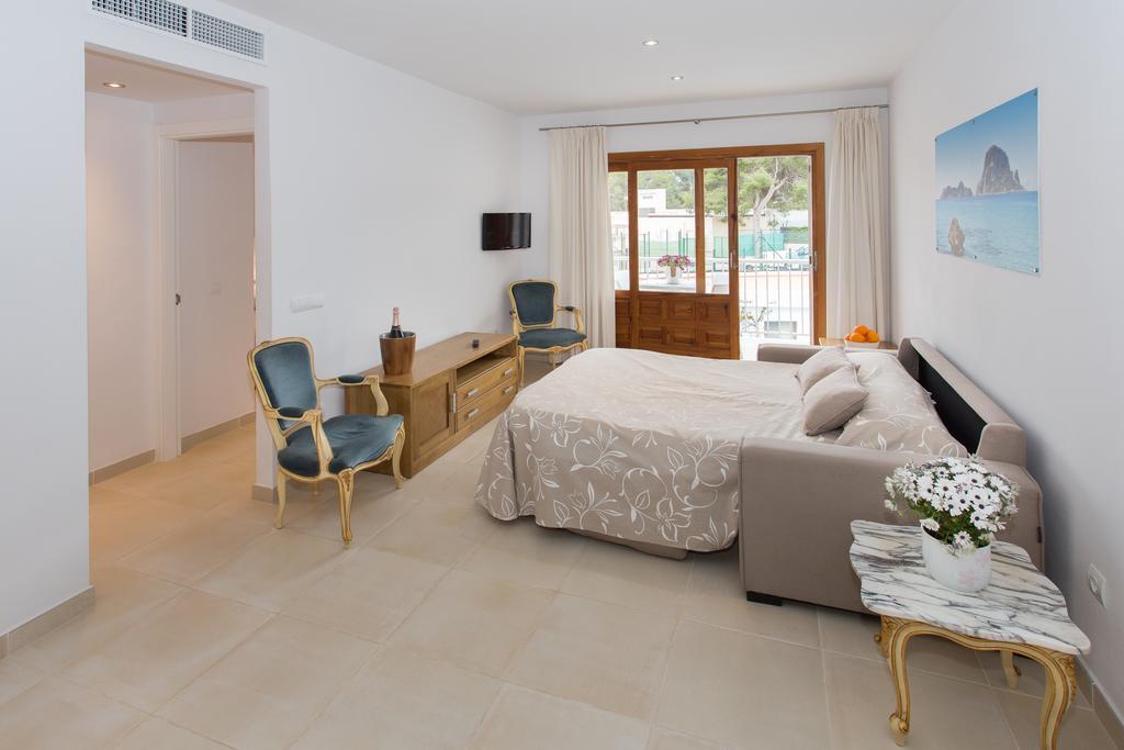 Apartamentos Sofia Es Cana Exteriér fotografie