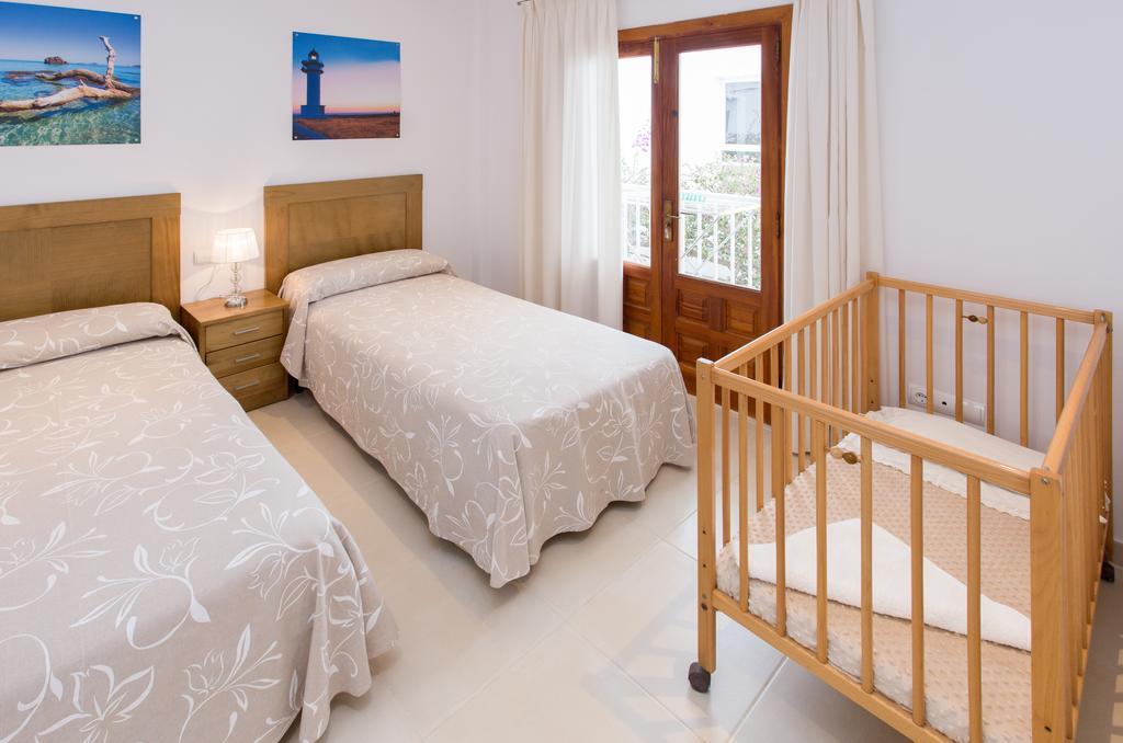 Apartamentos Sofia Es Cana Exteriér fotografie