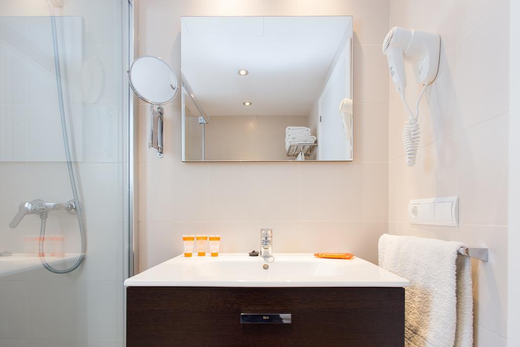 Apartamentos Sofia Es Cana Exteriér fotografie
