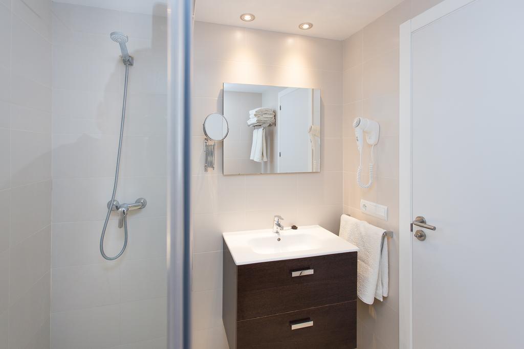 Apartamentos Sofia Es Cana Exteriér fotografie
