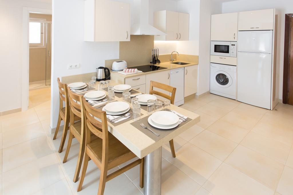 Apartamentos Sofia Es Cana Exteriér fotografie