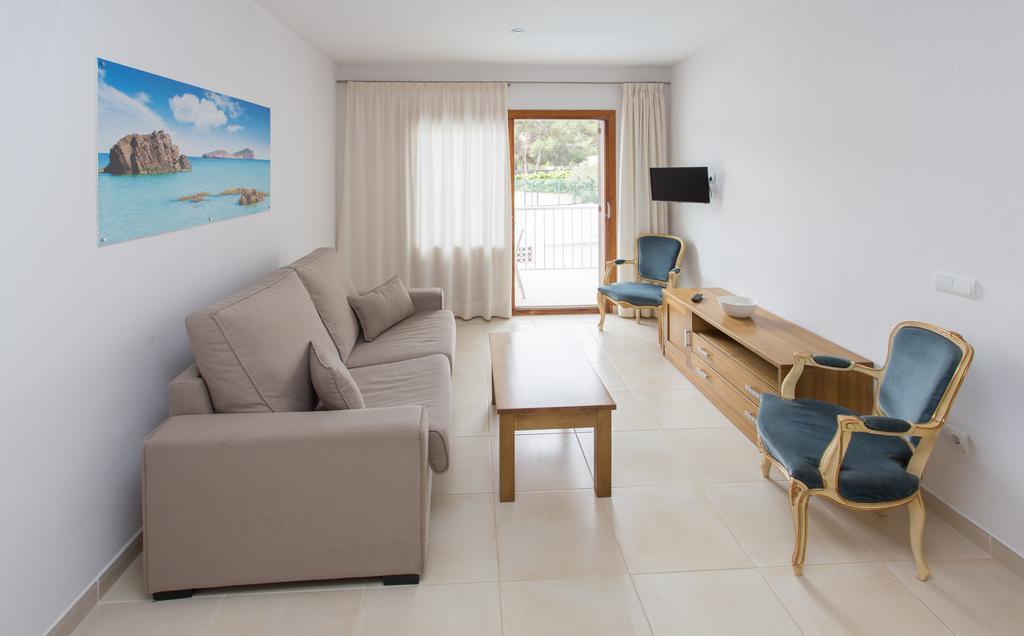 Apartamentos Sofia Es Cana Exteriér fotografie