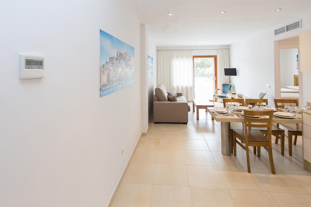 Apartamentos Sofia Es Cana Exteriér fotografie